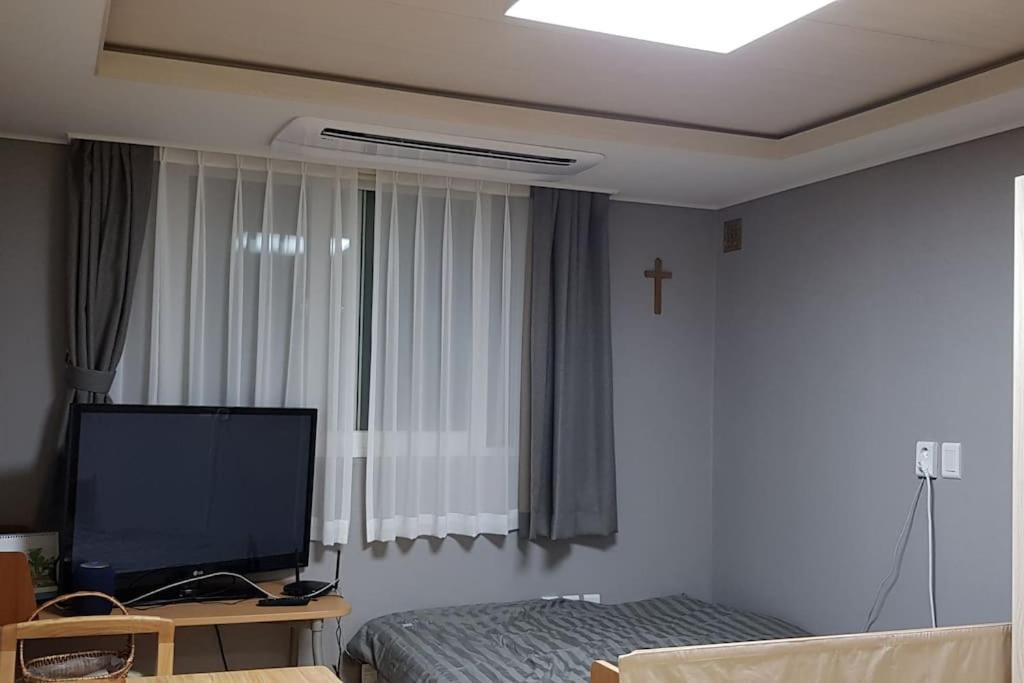Gyeongbokgung Palace Seochon Christian Home - Foreigner Only 首爾 外观 照片